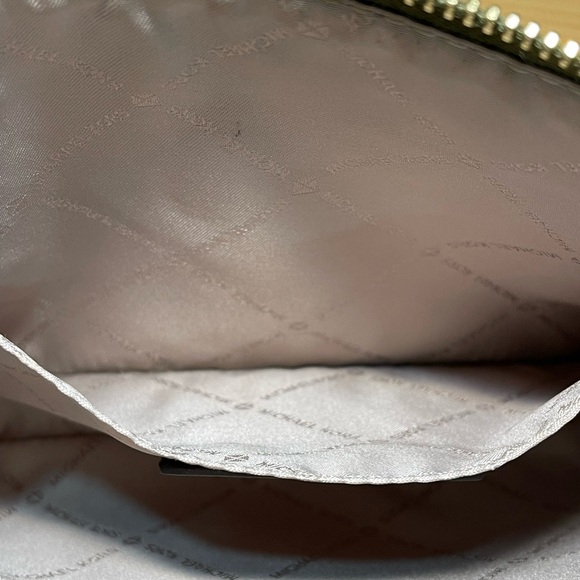 Michael Kors Clutch - Picture 4 of 9